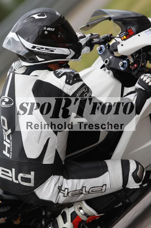 Archiv-2022/13 25.04.2022 Plüss Moto Sport ADR/Freies Fahren/backside